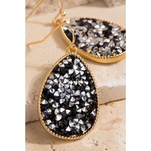 Glitter Stone Teardrop Hook Earrings Blk Gold 3320